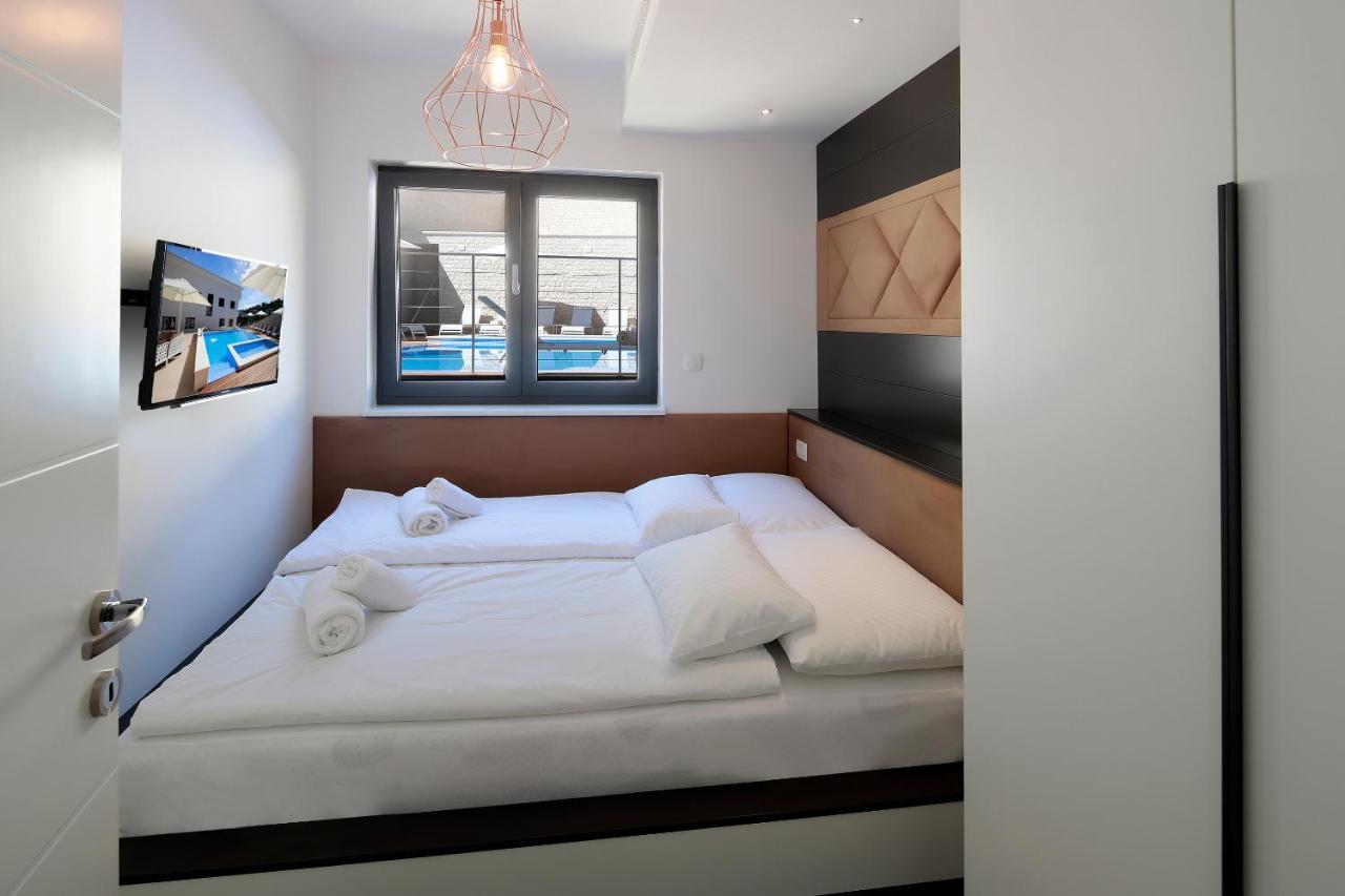 Modena Maris-Heated Pool-Grill-Relax-Jacuzzi Apartments Icici Ngoại thất bức ảnh