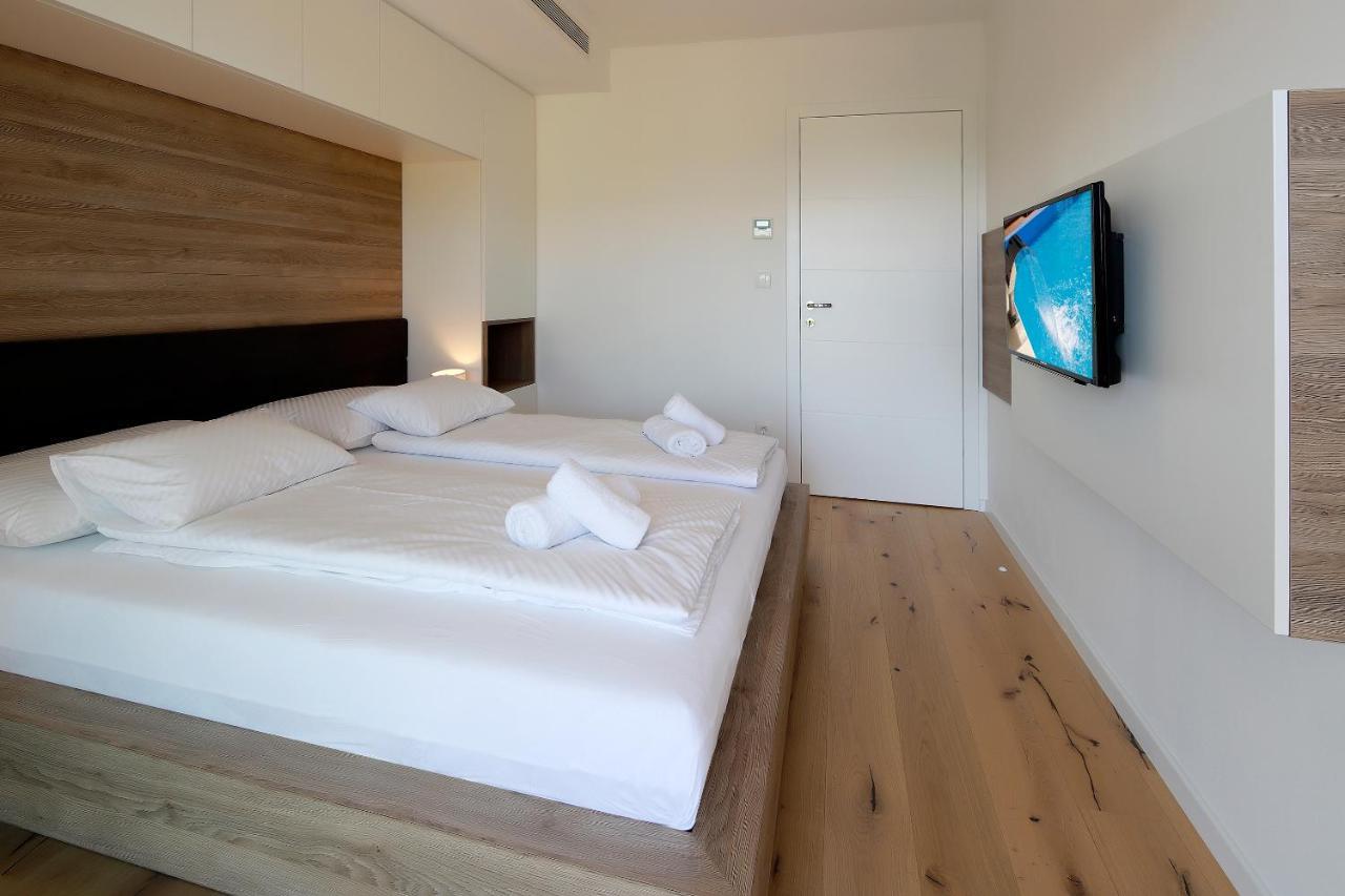 Modena Maris-Heated Pool-Grill-Relax-Jacuzzi Apartments Icici Ngoại thất bức ảnh