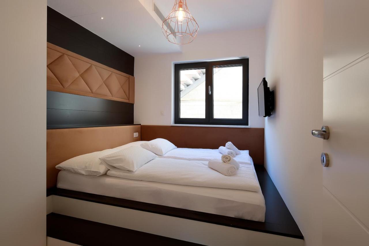 Modena Maris-Heated Pool-Grill-Relax-Jacuzzi Apartments Icici Ngoại thất bức ảnh